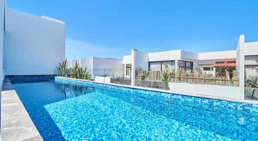 Luxury 2 Story Penthouse with Private Pool, Gym & Rooftop - Image 1