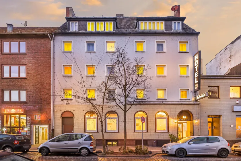 Signature Hotel Astoria - Image 1