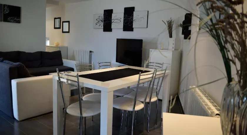 Aurelia Apartment - Image 1
