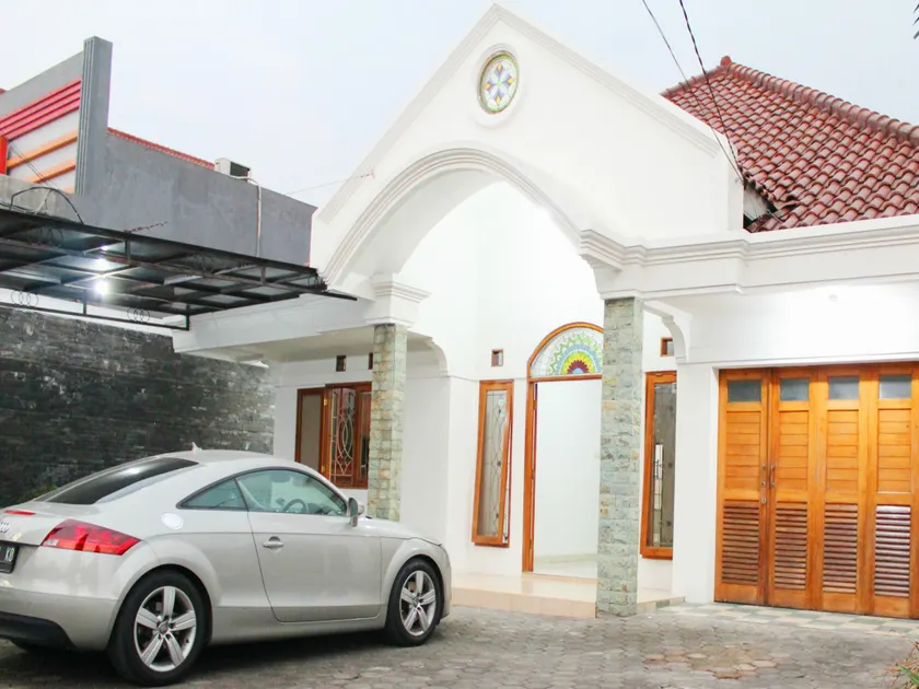 De Nuansa Dago Villa by HouseinBandung - Image 1