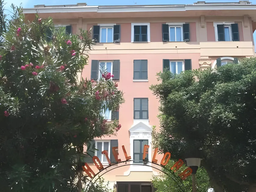 Hotel Flora - Image 1