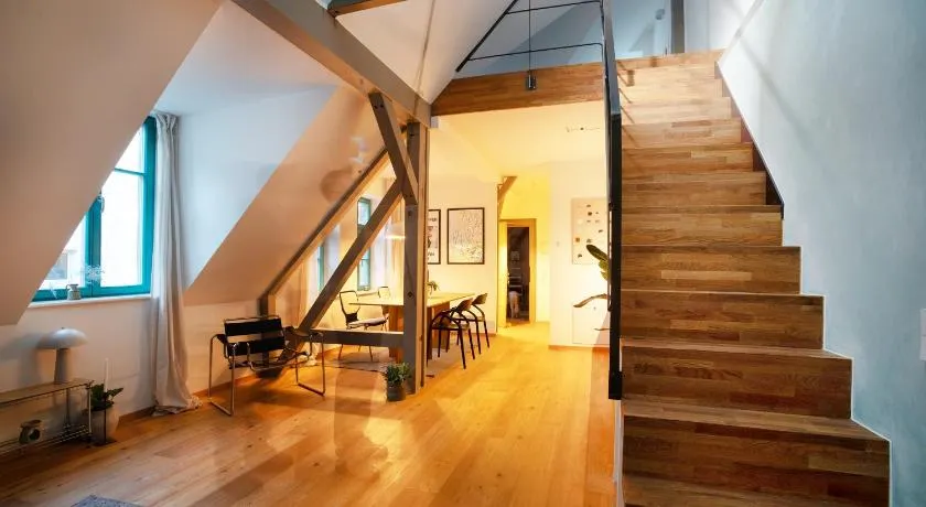 Design Studio in Hinterhof-Remise - Image 1