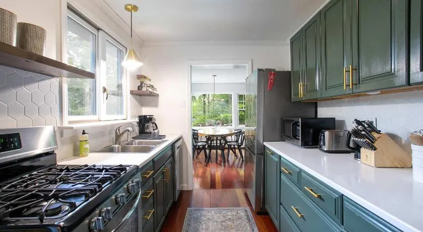 Berkshire Vacation Rentals: Great Barrington Walkable To Lake And Town - Image 1