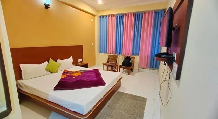Red carpet hotel - Image 1