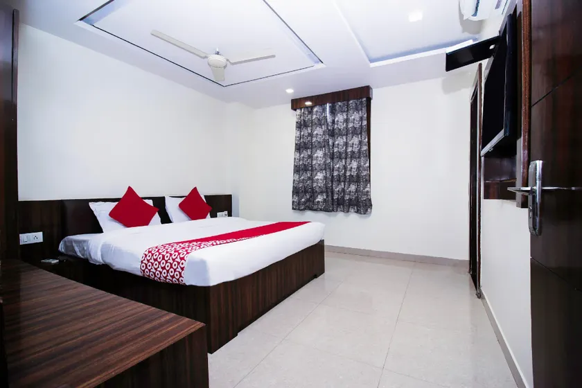 Hotel O Galaxy Palace - Image 1