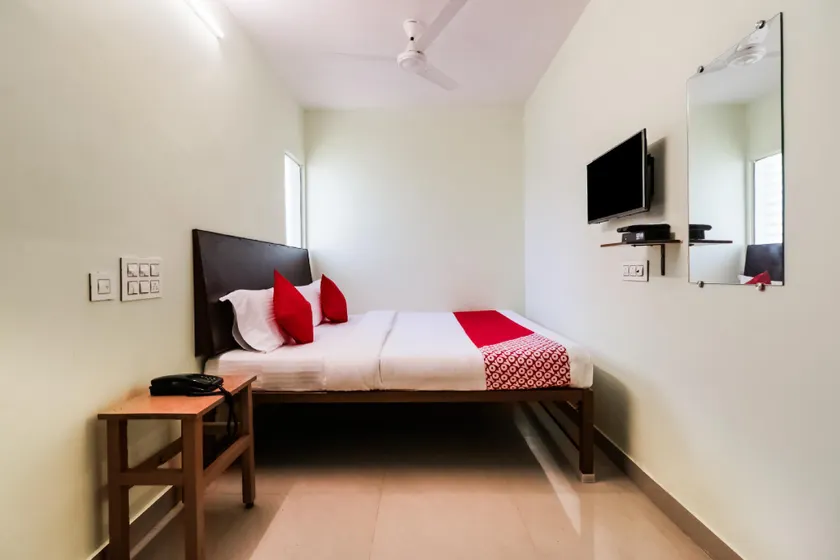 OYO 36204 Vasavi Residency - Image 1