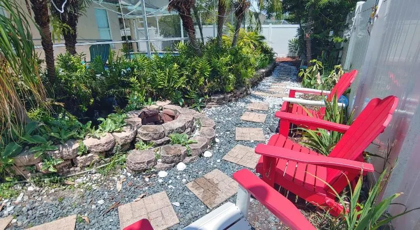 Maison de piscine idéalement située avec WiFi gratuit et plafond voûté - Image 1