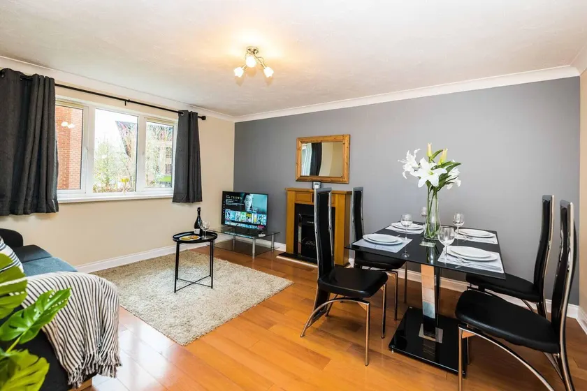 Central 2 Bed Apartment with Parking by CozyNest - Image 1