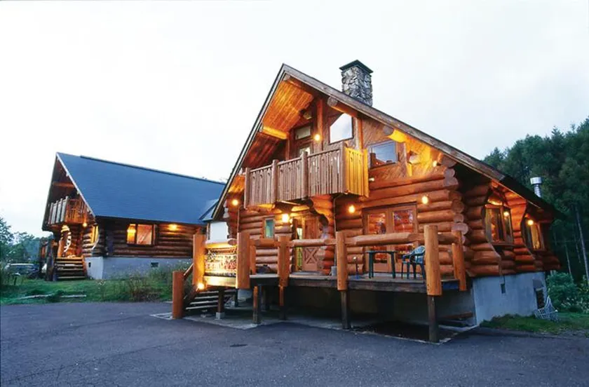 Mori no Log Hotel Kamloops - Image 1