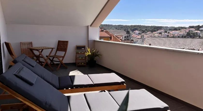 Apartment Oscar - Image 1