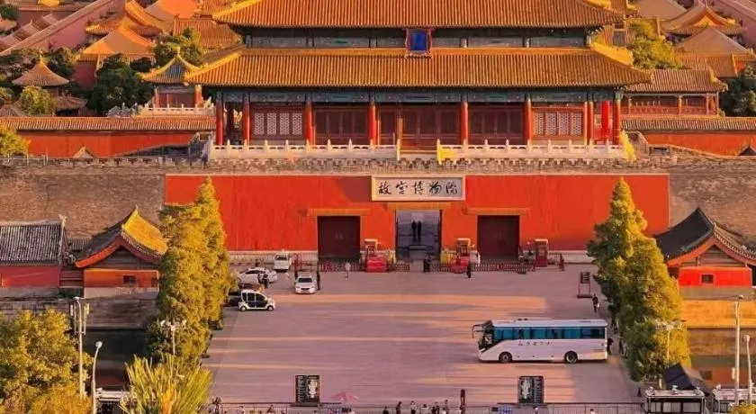 Beijing Liangcang Hotel Nearby Tiananmen Square the Forbidden City and Temple of Heaven Free registration service for Tiananmen access 200 meters from the subway Beijing Cultural Hub Free coffee & free laundry service Shuttle bus to the Great Wall - Image 1