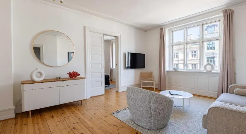 Spacious 3 Bedroom Apartment in Peaceful Area - Image 1