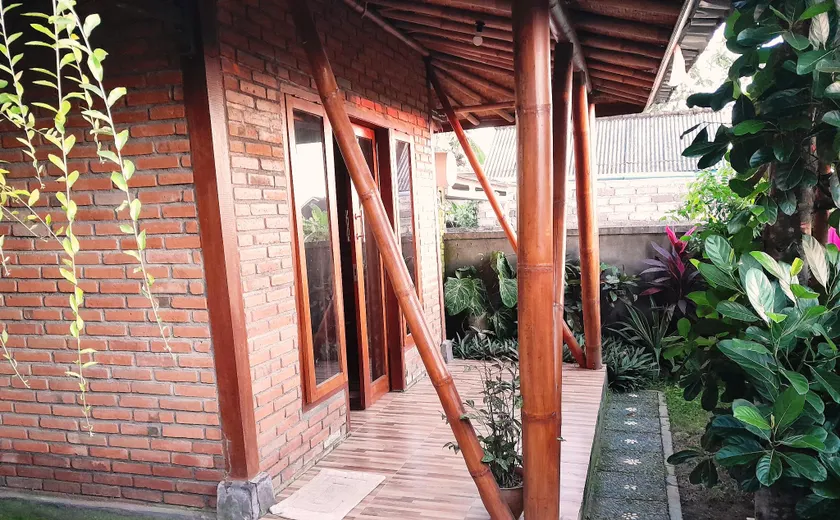 D'Tebe House Kelating - Image 1