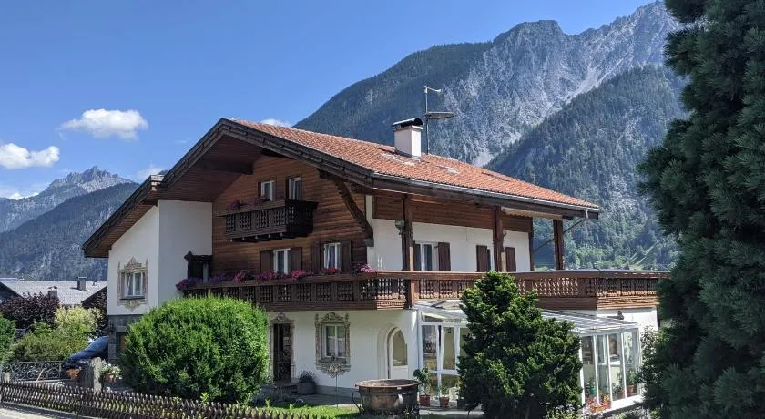 Montahaus Retro Apartments - Image 1