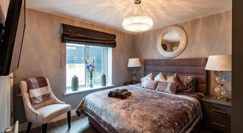 The Town House Kinsale, Hosted by Exquisite holiday homes, sleeps 16 - Image 1