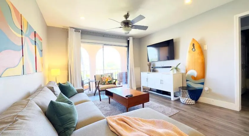 2 bed 2 bath penthouse condo with AC and Ocean Views - Image 1