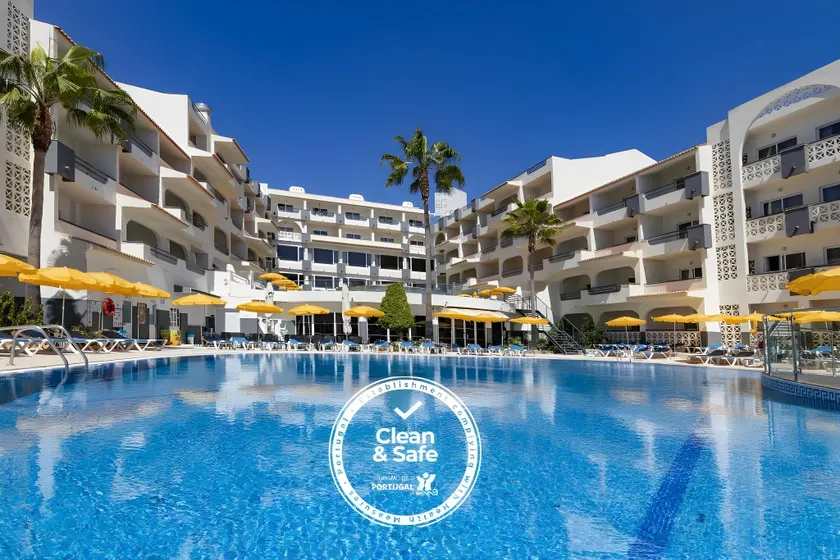 Luna Miramar Club - Image 1