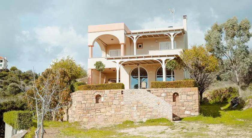 Seafront Apartment - Image 1