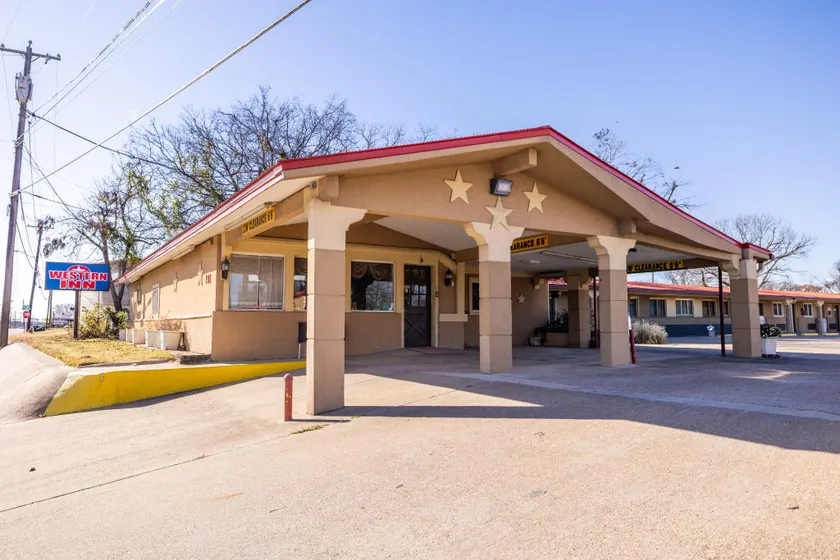Western Inn by Capital O Cleburne TX - Image 1