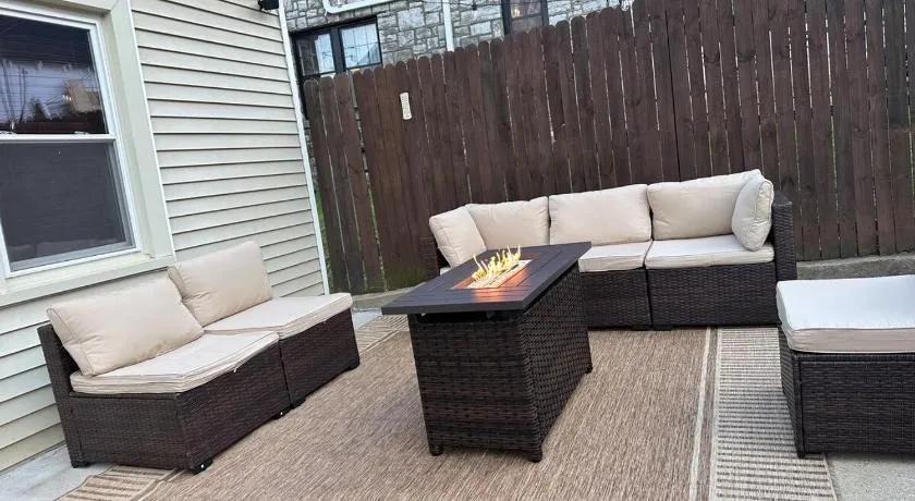 Stylish 3BR with Patio Walk to State Capitol - Image 1