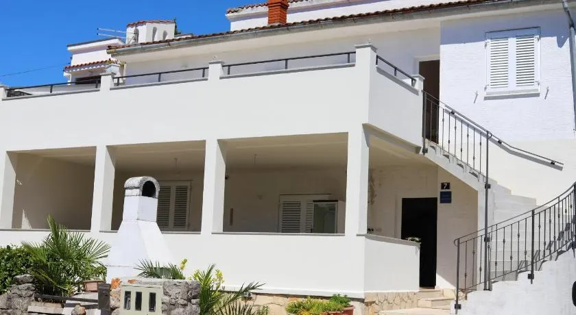 Apartment with private pool and arbor - Image 1