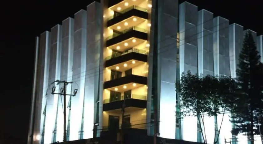 Lisboa Hotel - Image 1