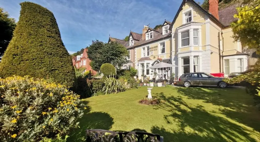 Bron Orme Private Hotel - Image 1