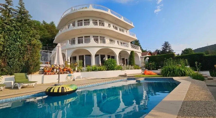 Sunrise Villa - Image 1