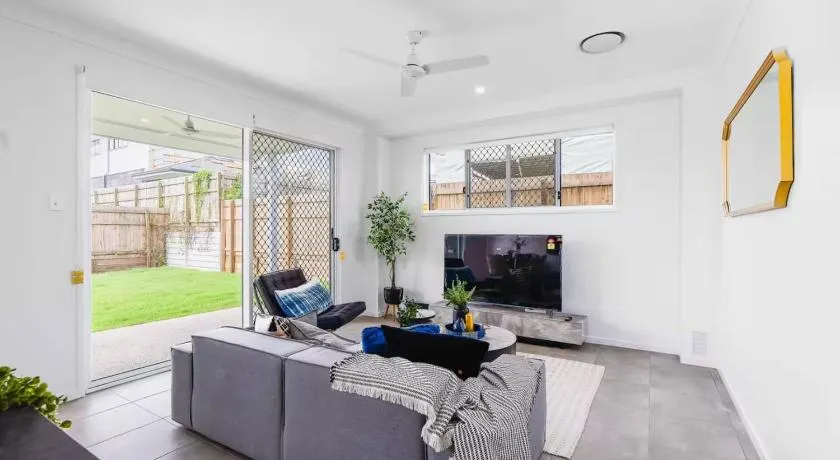 Brisbane Family House with Ensuite&Centralised A/C - Image 1