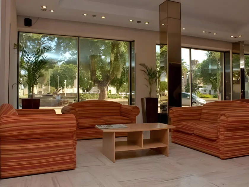 Corrientes Plaza Hotel - Image 1