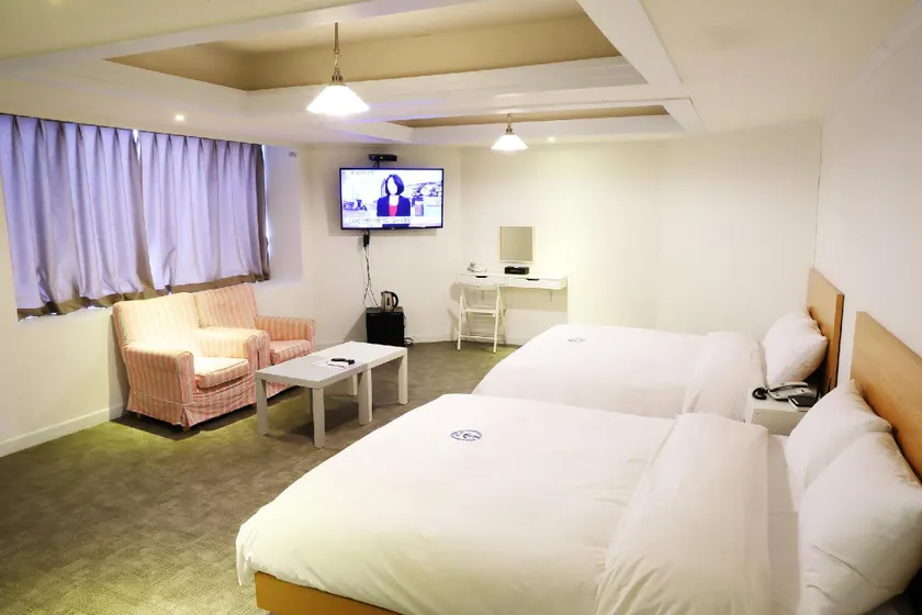 Hillside Hotel - Image 1