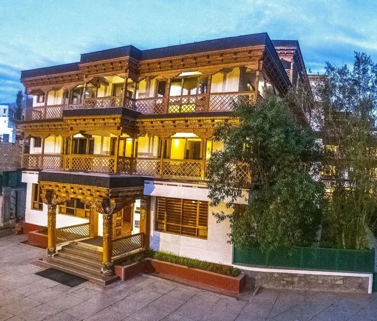 Hotel Caravan Centre - Image 1