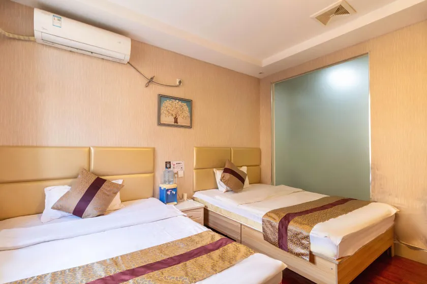 Shangfeng Express Hotel (High-speed Railway East Station Branch) - Image 1