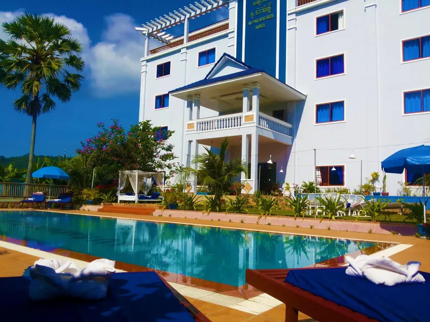 Au Paradis Bleu Hotel - Image 1
