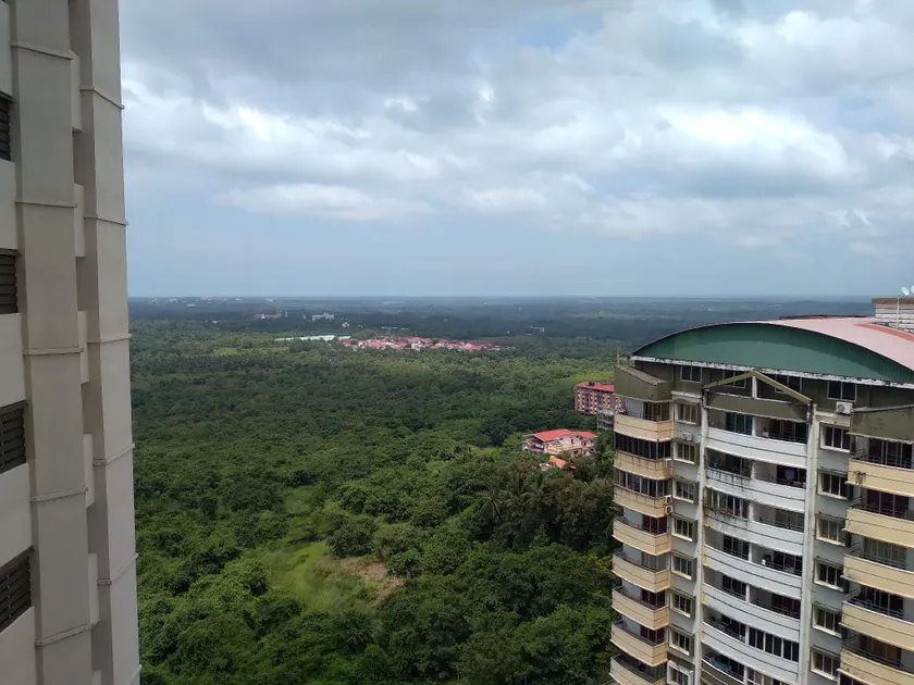 Private Room in 3BHK Homestay with Balcony - Image 1