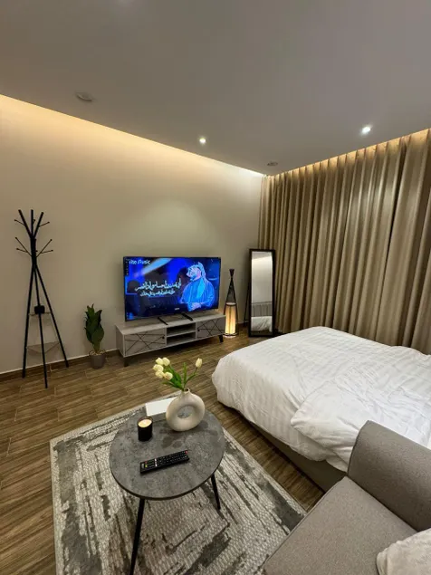 Luxury Modern Studio with Self-Entry - Image 1