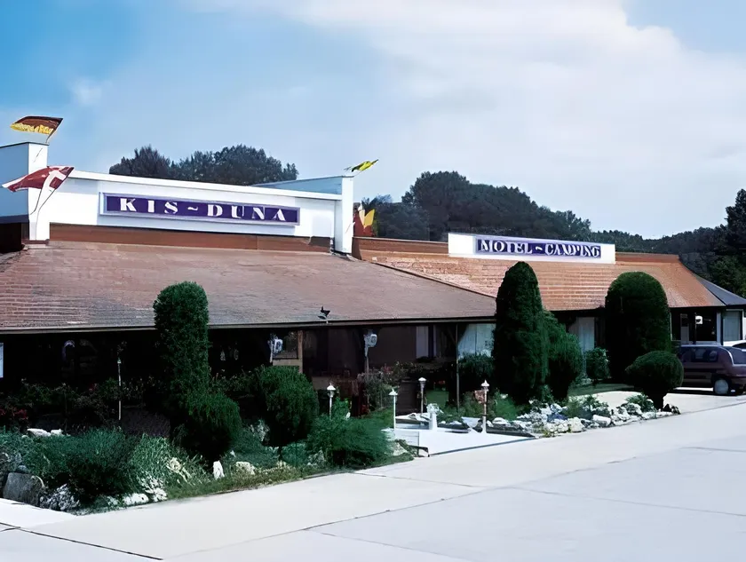 Kis-Duna Motel & Camping - Image 1