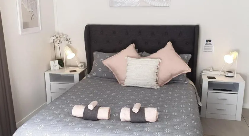 GUESTHOUSE on REGENT BnB- Comfortable & Afforable Accommodation - Image 1