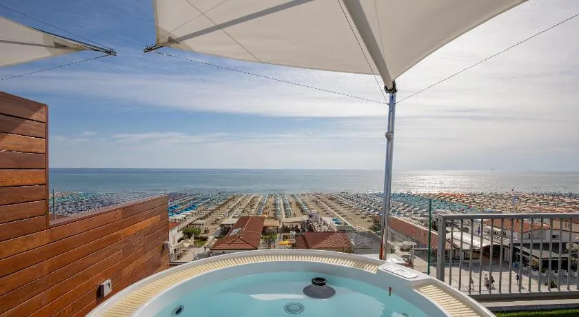 Beachfront Penthouse with private parking - Image 1