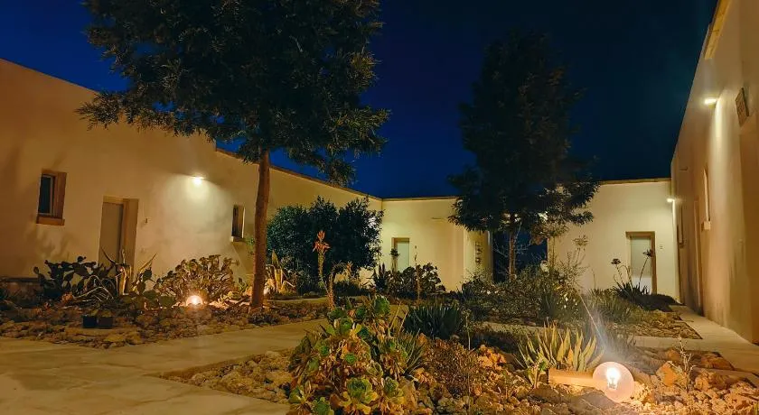 Chambre privée adaptée aux familles avec jardin et jacuzzi | Vue panoramique - Image 1
