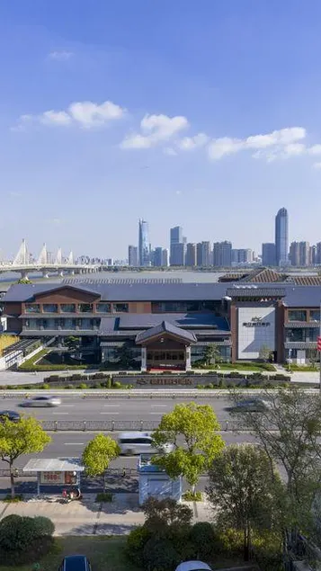 GANJIANG HOLIDAY HOTEL - Image 1