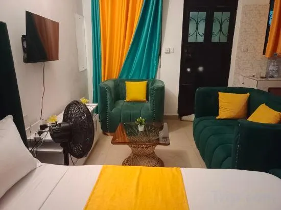 Royal Studio Apartment - Image 1