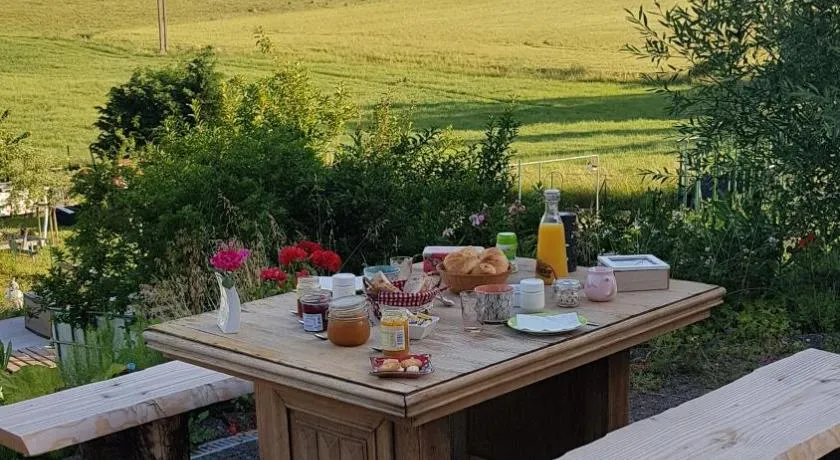 Le Domaine des Prés - Image 1