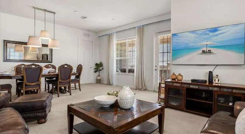 Upstay Great 3BR Condo w Scenic Views & Patio - Image 1