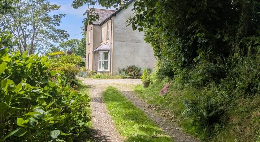 The Manse featuring the Daisy Camrose - Image 1