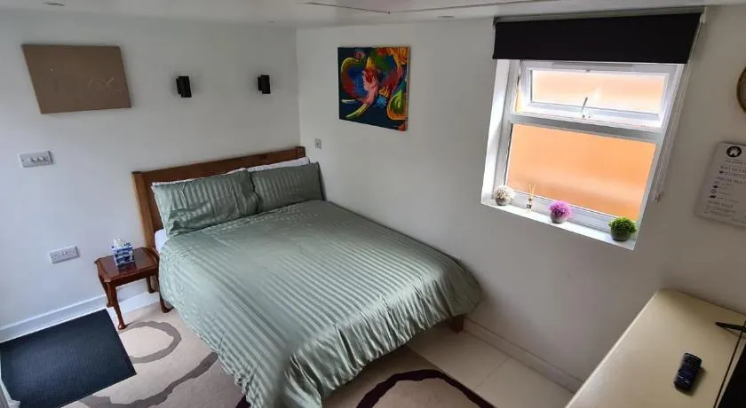 Private Guest Suite in Bletchley, Milton Keynes - Image 1