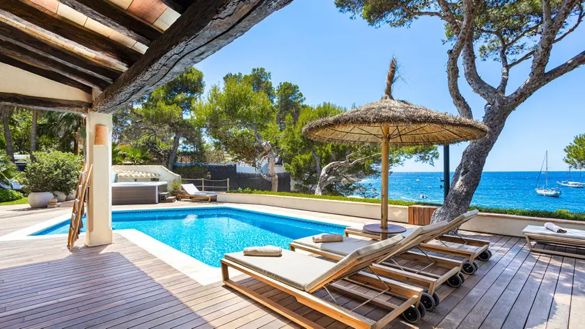 VILLA AVEC VUE SUR MER, ACCES DIRECT A LA MER, PISCINE, SITUATION EXCEPTIONNELLE - Image 1