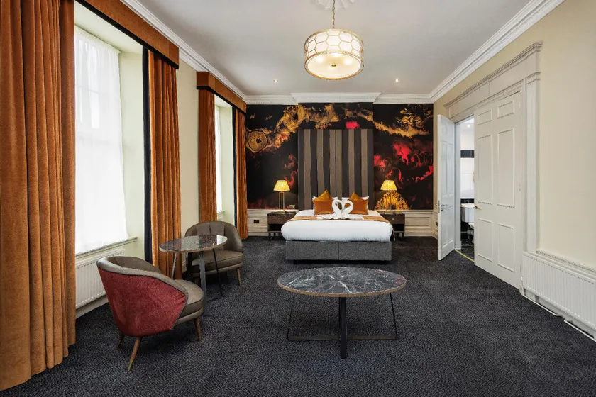 Albany Hotel - Image 1