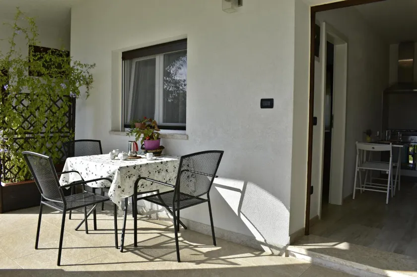 Charming vacation home with garden - Image 1