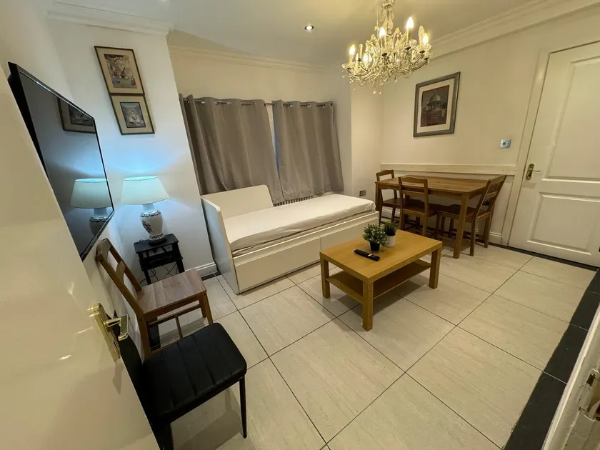 Perfectly Positioned London Retreat - Image 1